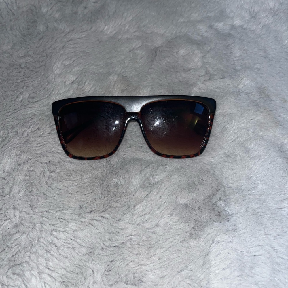 Sunglasses- brown plastic frame